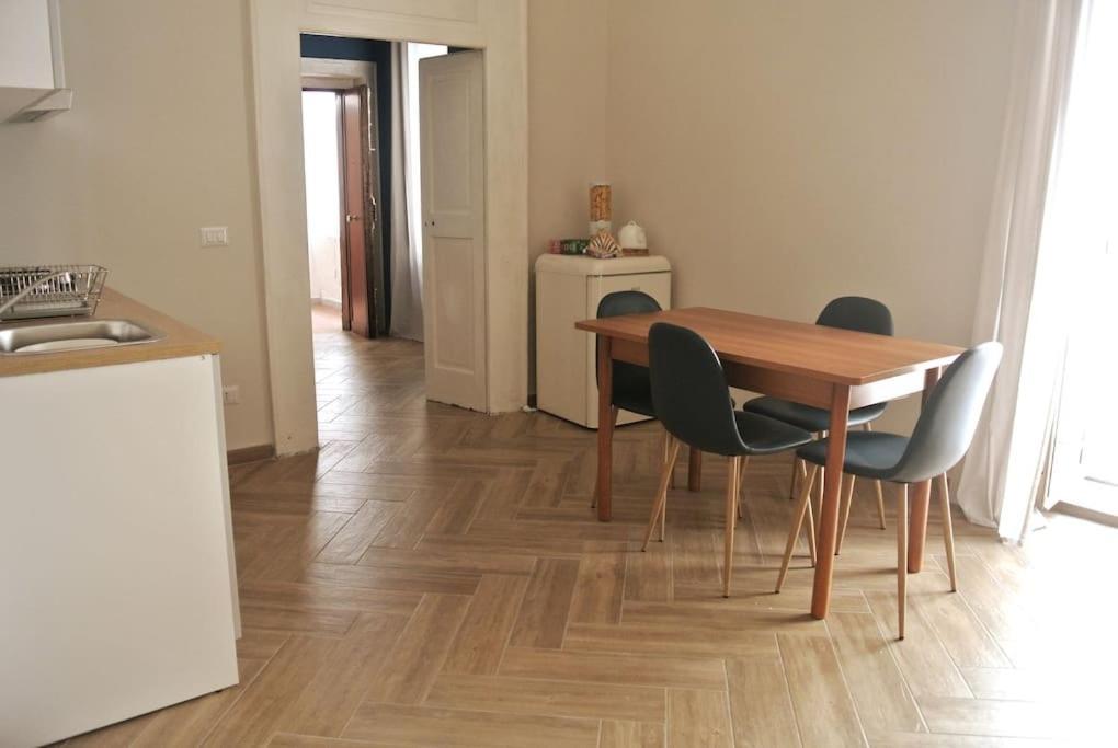 Scio' Apartment-Centro Storico- Napels Buitenkant foto